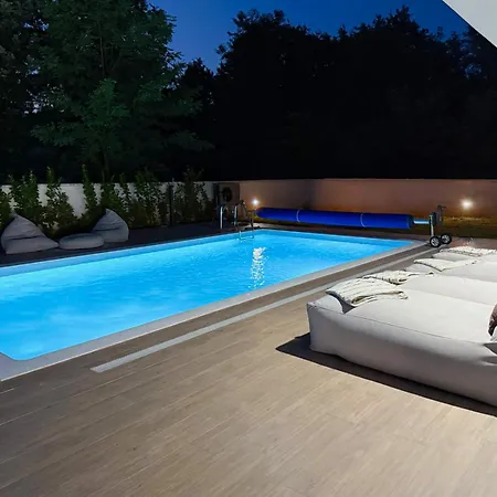 Villa Nobel For 6 Adults With Private 40 M2 Heated Pool, Outside Bar & Movie Theatre *