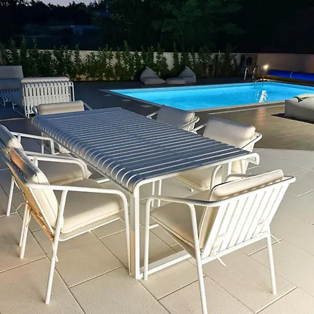 Nobel For 6 Adults With Private 40 M2 Heated Pool, Outside Bar & Movie Theatre Villa