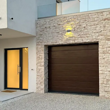 Nobel For 6 Adults With Private 40 M2 Heated Pool, Outside Bar & Movie Theatre *