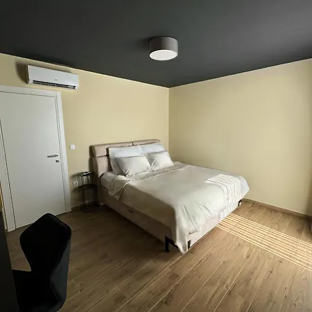 Villa Nobel For 6 Adults With Private 40 M2 Heated Pool, Outside Bar & Movie Theatre