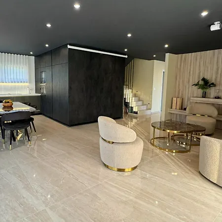 Villa Nobel For 6 Adults With Private 40 M2 Heated Pool, Outside Bar & Movie Theatre *