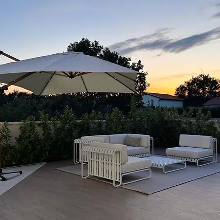 Villa Nobel For 6 Adults With Private 40 M2 Heated Pool, Outside Bar & Movie Theatre