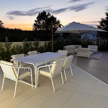 Villa Nobel For 6 Adults With Private 40 M2 Heated Pool, Outside Bar & Movie Theatre