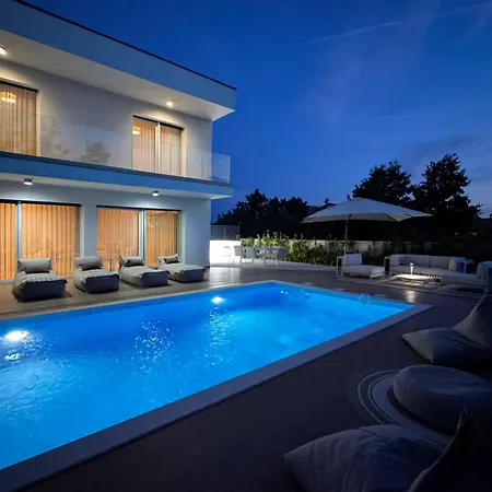 Nobel For 6 Adults With Private 40 M2 Heated Pool, Outside Bar & Movie Theatre * Bibici