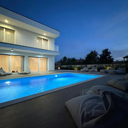 Nobel For 6 Adults With Private 40 M2 Heated Pool, Outside Bar & Movie Theatre Villa *