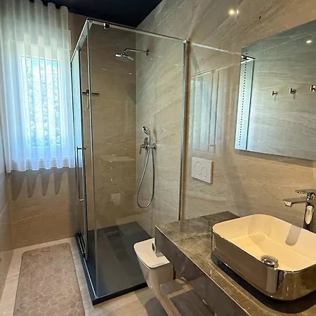 Villa Nobel For 6 Adults With Private 40 M2 Heated Pool, Outside Bar & Movie Theatre Bibici