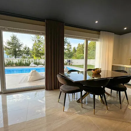 Vila Nobel - Luxury Pool Villa With Ice Bar, Fine Wine Collection & Cinema By Istrialux (Adults Only)