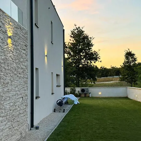 Villa Nobel With Heated Pool By Istrialux (adults Only) Bibici